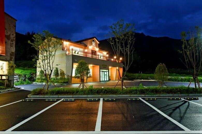 Pension Erefarm Hostel