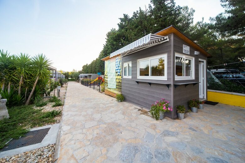 Mediteran Kamp Mobile Homes In Camping Ljutic