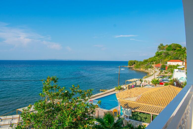 Aparthotel Agoulos Beach Hotel