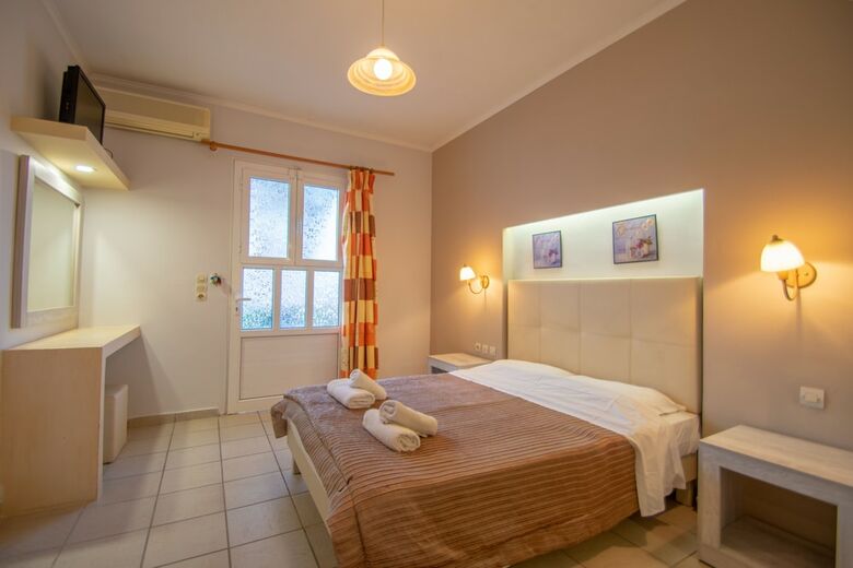 Aparthotel Agoulos Beach Hotel