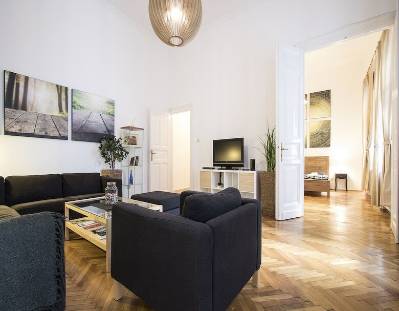 Large Central Apartments K�lm�n Imre