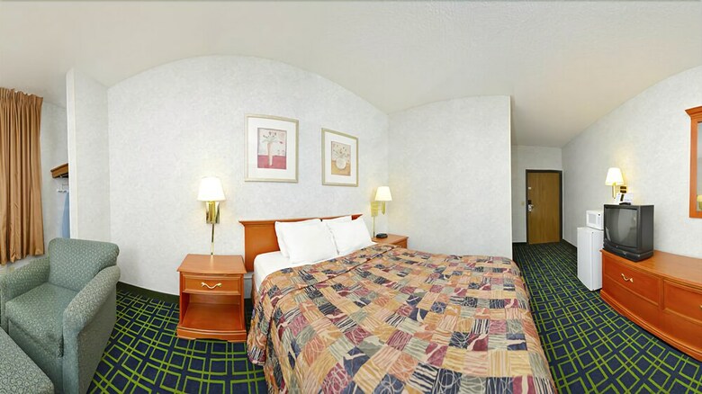 Hotel Days Inn By Wyndham Topeka