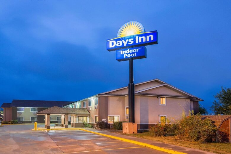 Hotel Days Inn By Wyndham Topeka