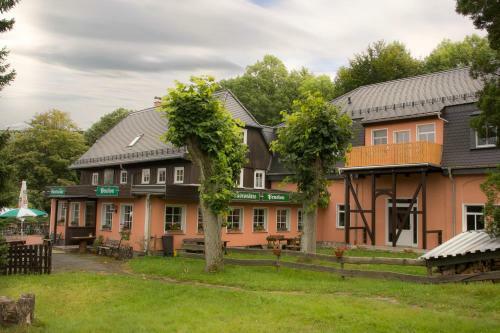 Hostal Restaurant & Pension Forsthaus Hain