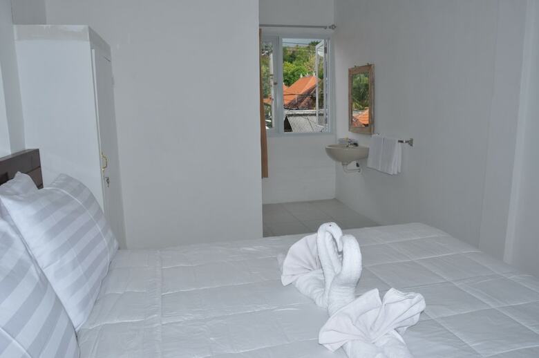 Hotel Cemara's Beach Homestay