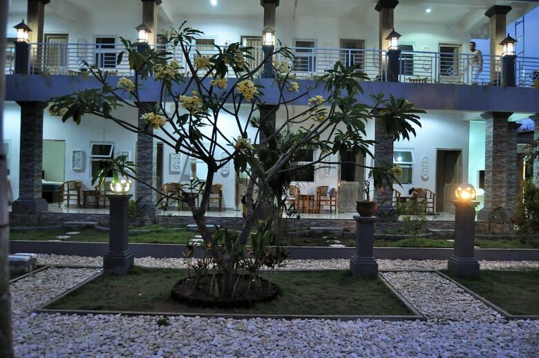 Hotel Cemara's Beach Homestay