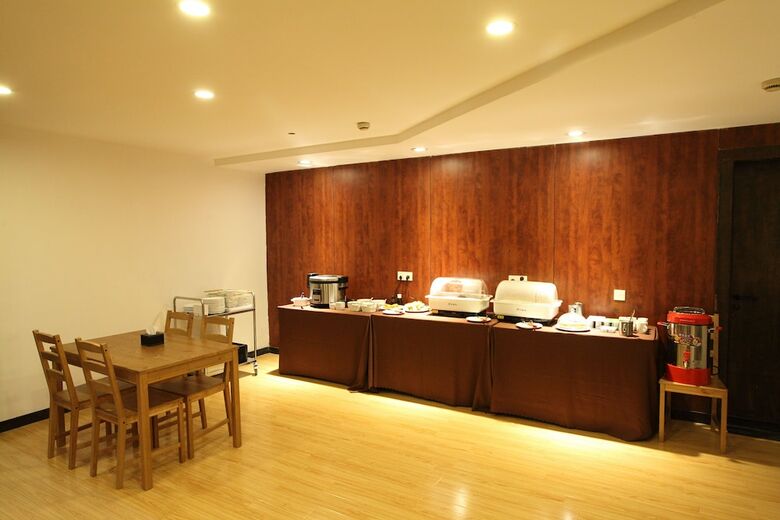 Changshu Weijing Hotel