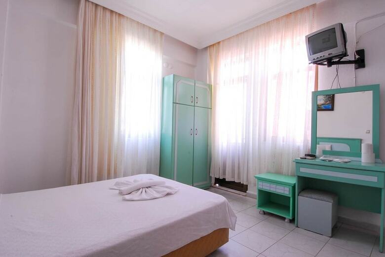 Y�cel Hotel