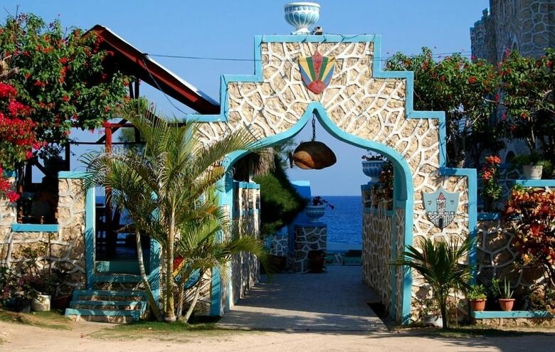 Hotel Blue Cave Castles
