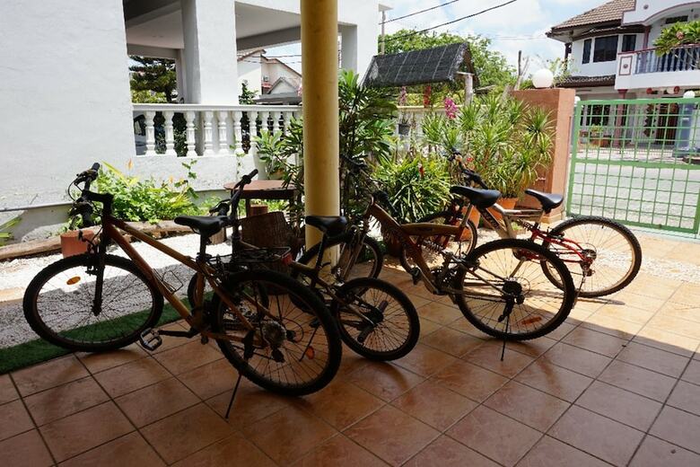 Hostal Three Little Birds Home - Hostel