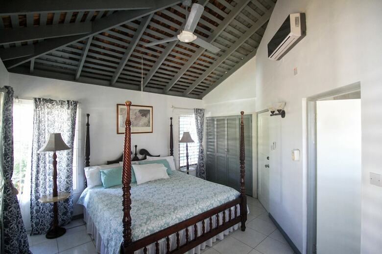 Yellow Canary Beach Villa