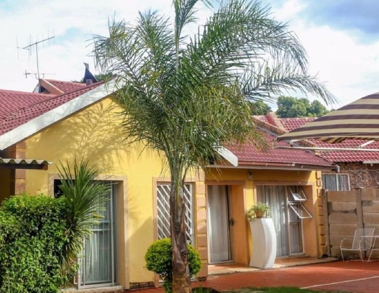 Bed & Breakfast Lecawi Guest House