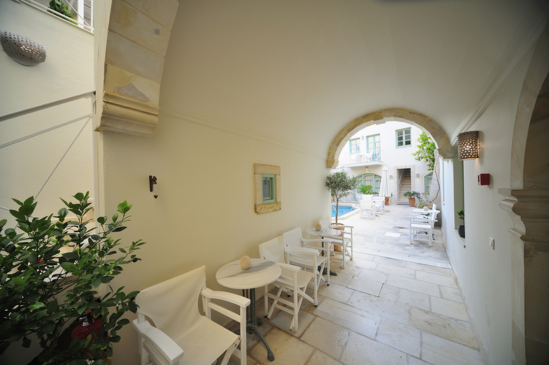 Mythos Suites Hotel