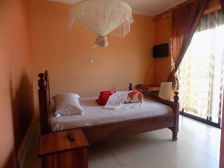 Olina Hotel And Apartments