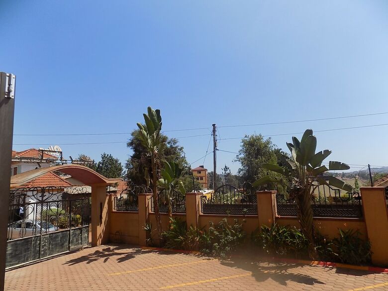 Olina Hotel And Apartments
