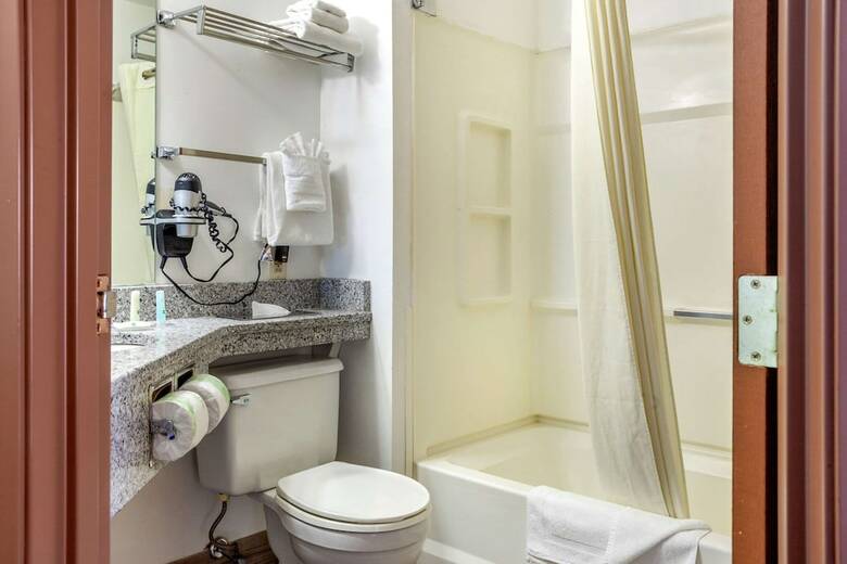 Hotel Quality Inn & Suites
