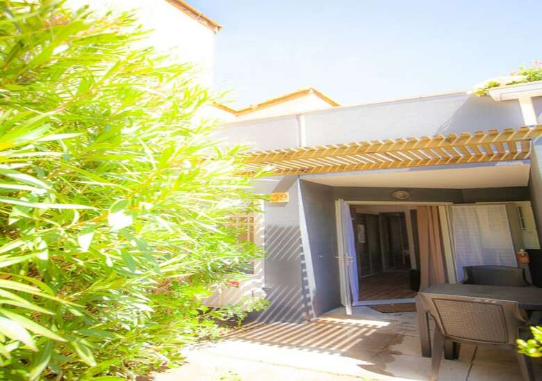 Marina Hotel Club