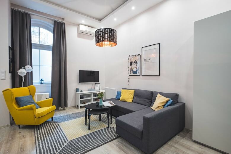 Cozyyellowcube Apartment