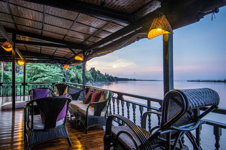 Hotel The Vat Phou Cruise