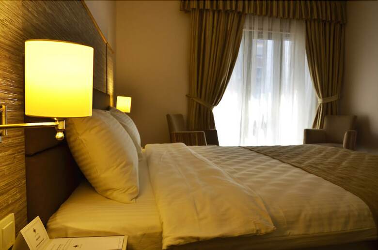Orya Hotel