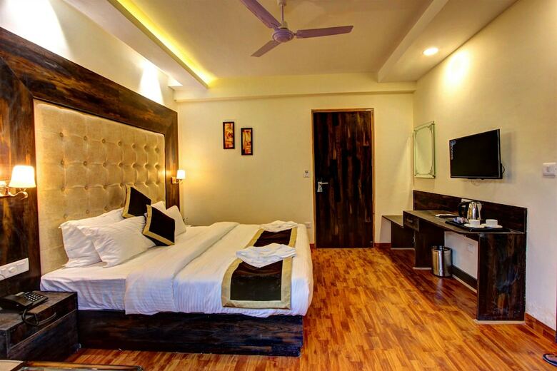 Hotel Hill County Resort & Spa, Manali