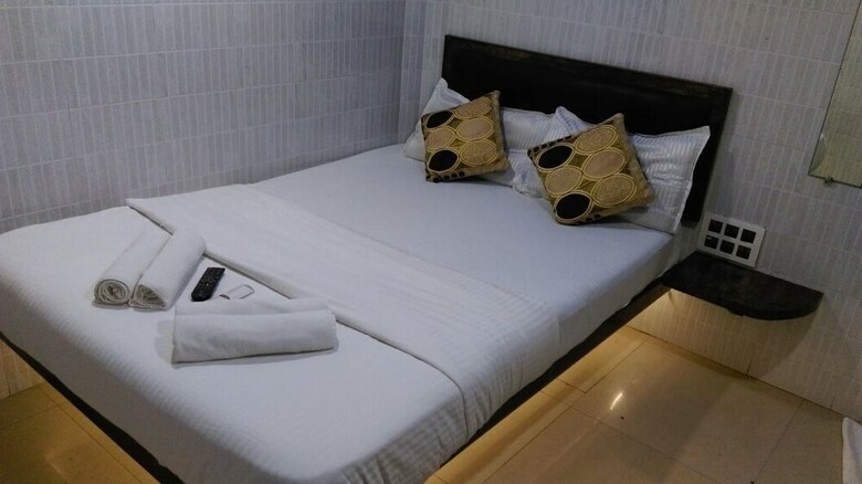 Hotel Paris Residency