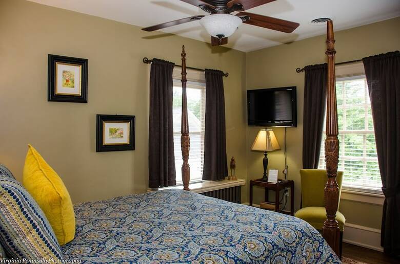 Williamsburg Manor B&B