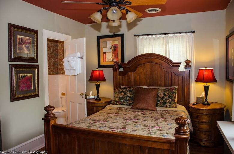 Williamsburg Manor B&B