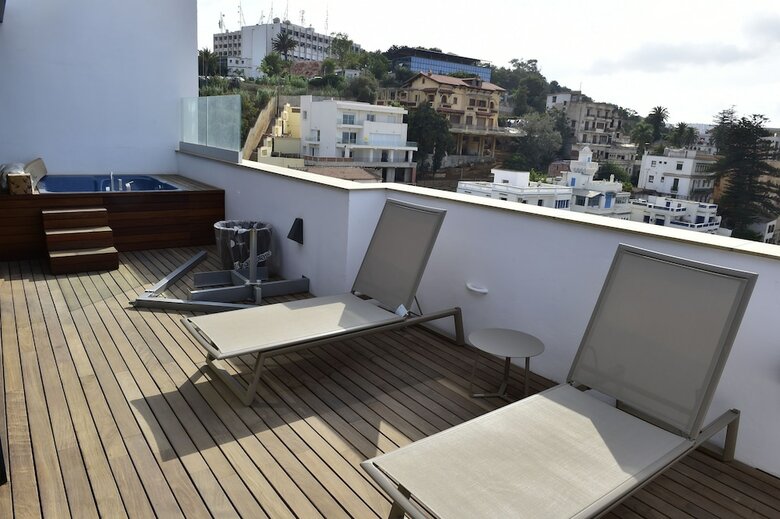 Lamaraz Arts Hotel