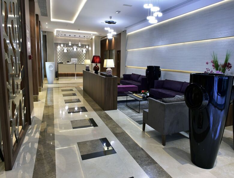 Lamaraz Arts Hotel