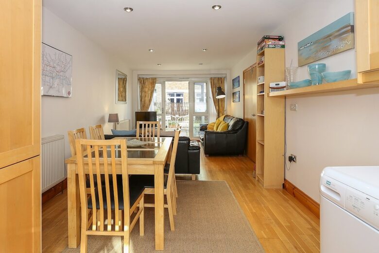 Spacious 4 Bedroom Home In East London