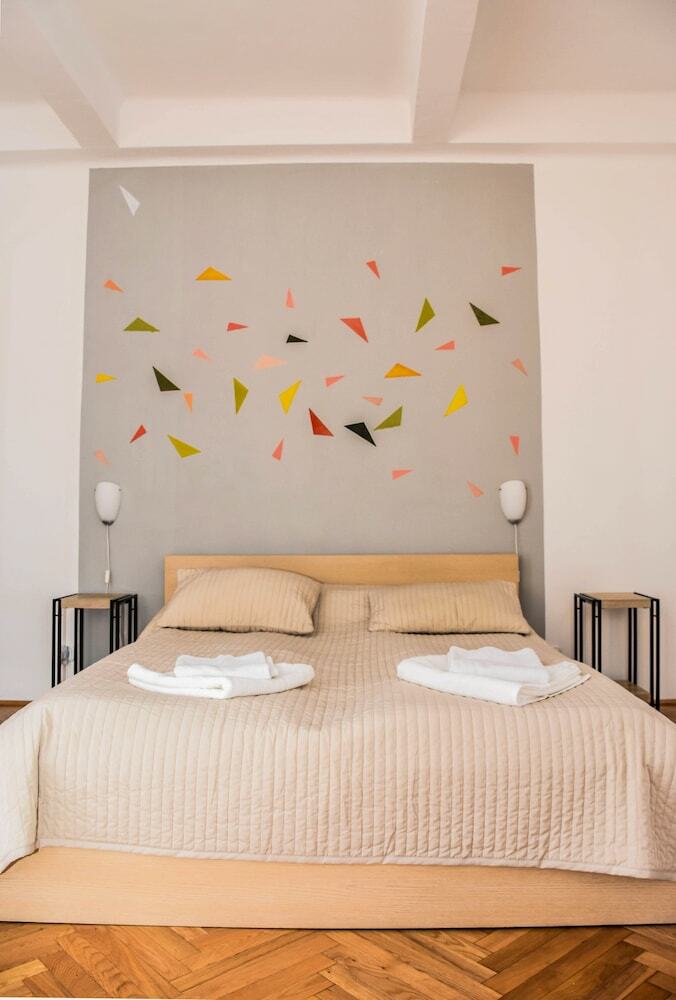 Diamond Astoria 4, Quiet Apartment