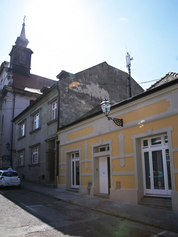 Hostal Varad Inn Hostel And Cafe