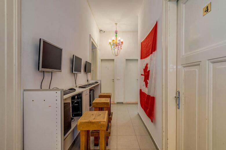 Hostal Adriatic Hostel