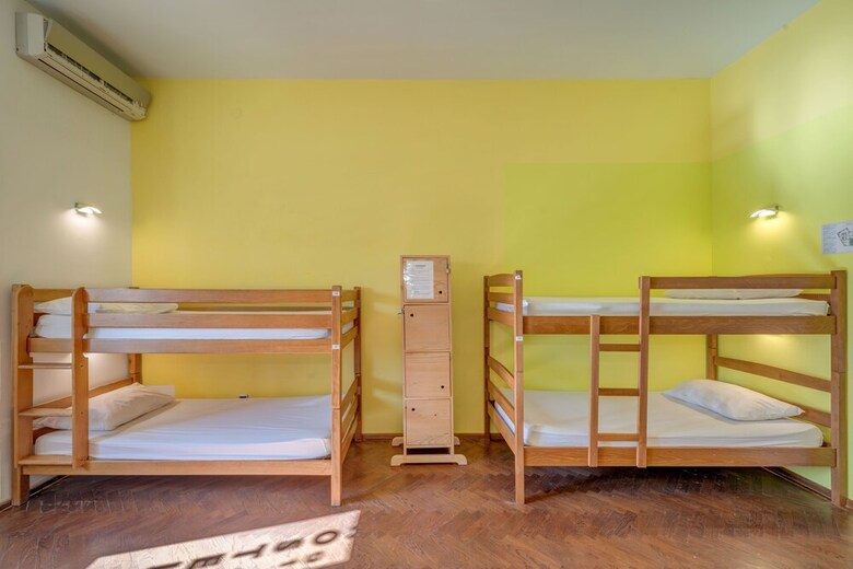 Hostal Adriatic Hostel