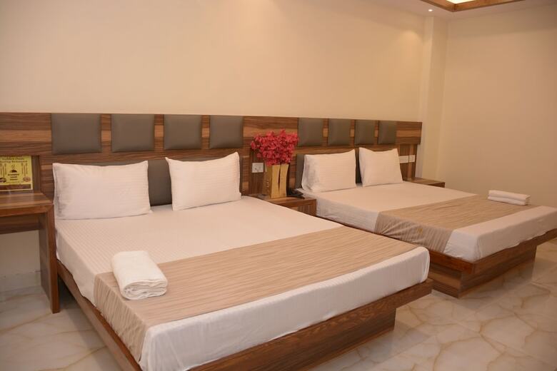 Hotel Golden Oasis Delhi