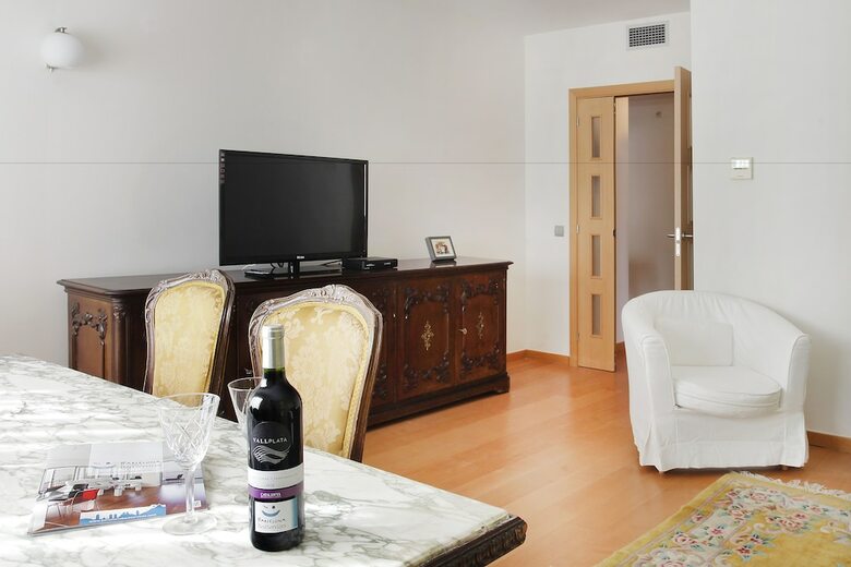 1217 - Forum Diagonal Apartment