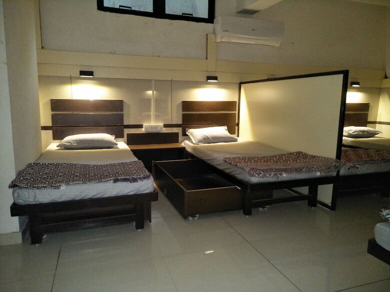 Hostal Night-halt Dormitory