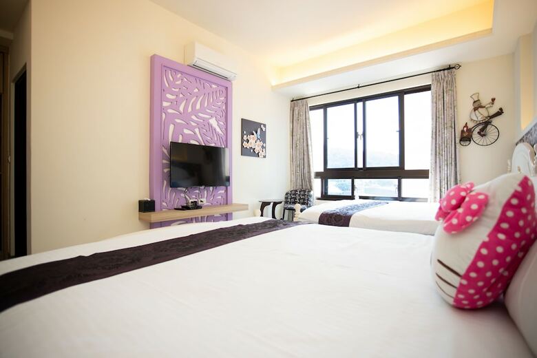 Hotel Happiness Is Coming (sunwater)