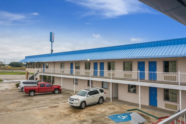 Motel 6 Winnie Tx