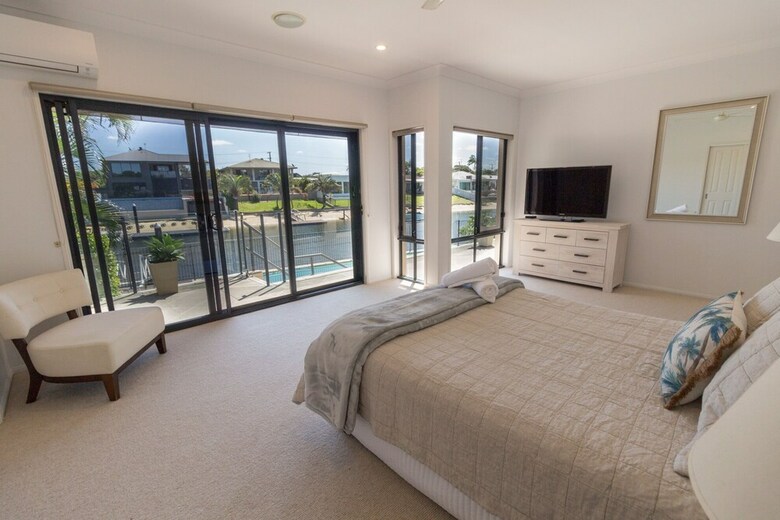 Maureen Waterfront Holiday House