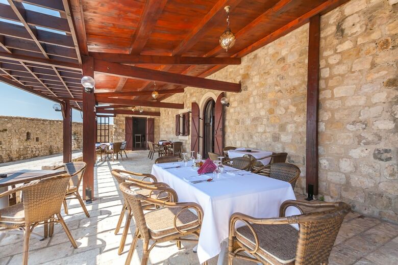 Hotel Kulla E Balshajve