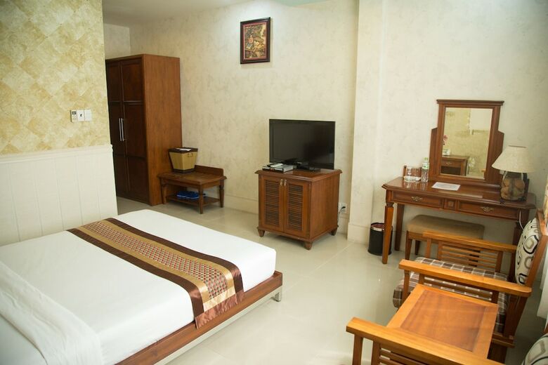 Golden Plus Hotel