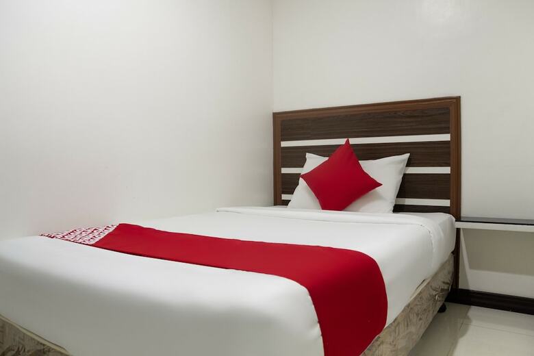 Oyo 165 Circle-b Apartelle & Suites