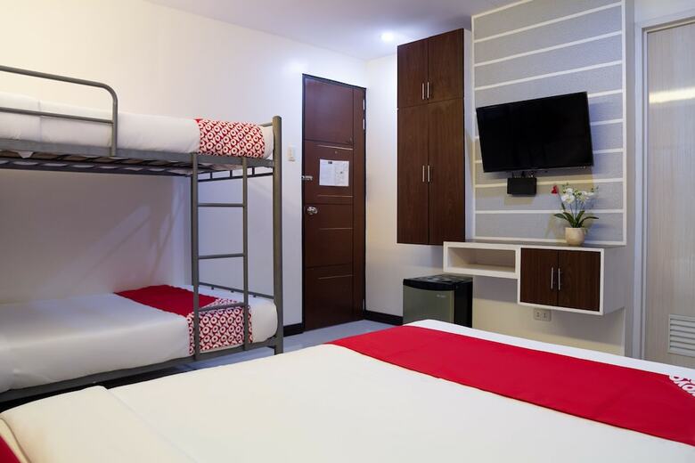 Oyo 165 Circle-b Apartelle & Suites