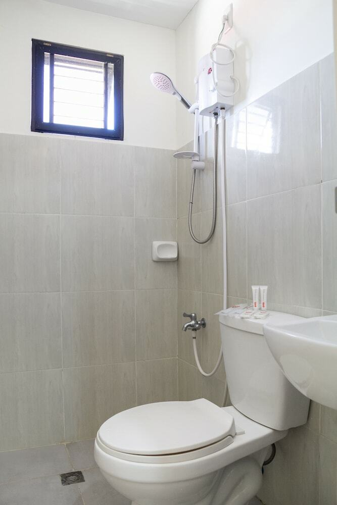 Oyo 165 Circle-b Apartelle & Suites