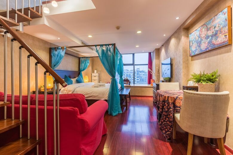 Summer Flower Apartment