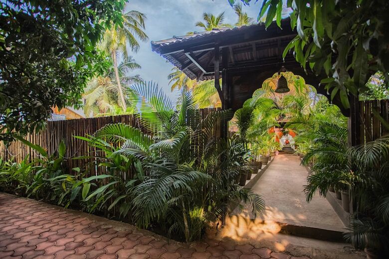 Hotel Devarya Wellness Beach Resort