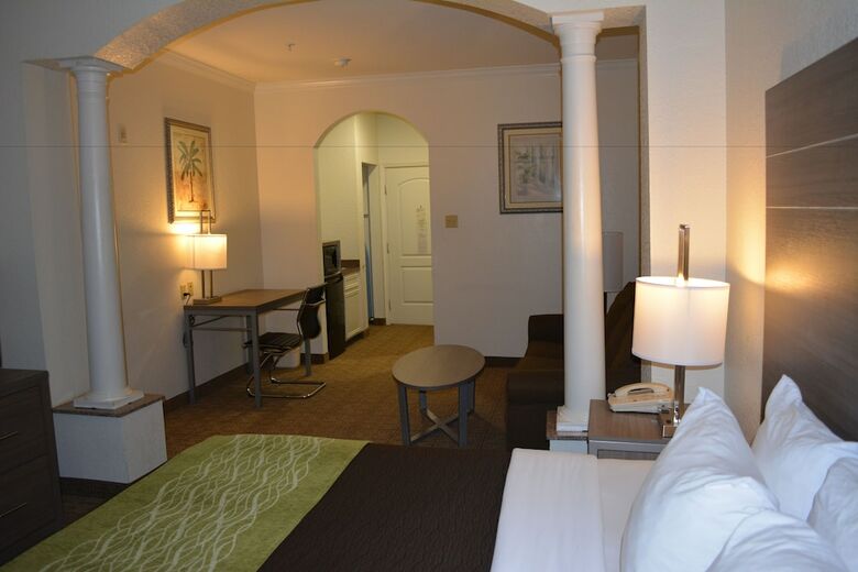 Hotel Captain Inn & Suites