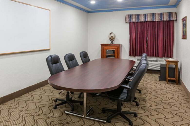 Hotel Captain Inn & Suites